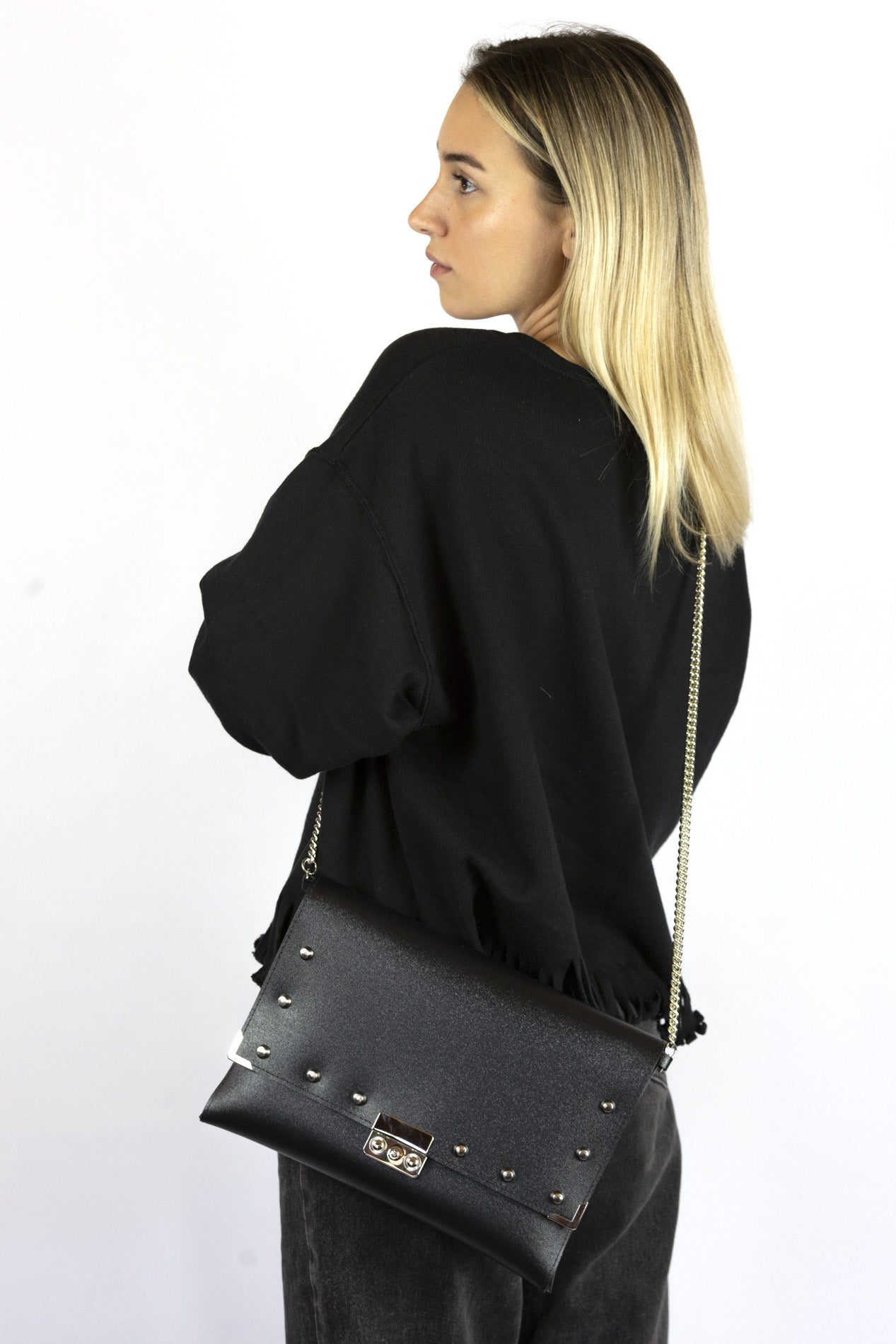 Clutch con Borchie Vegan
