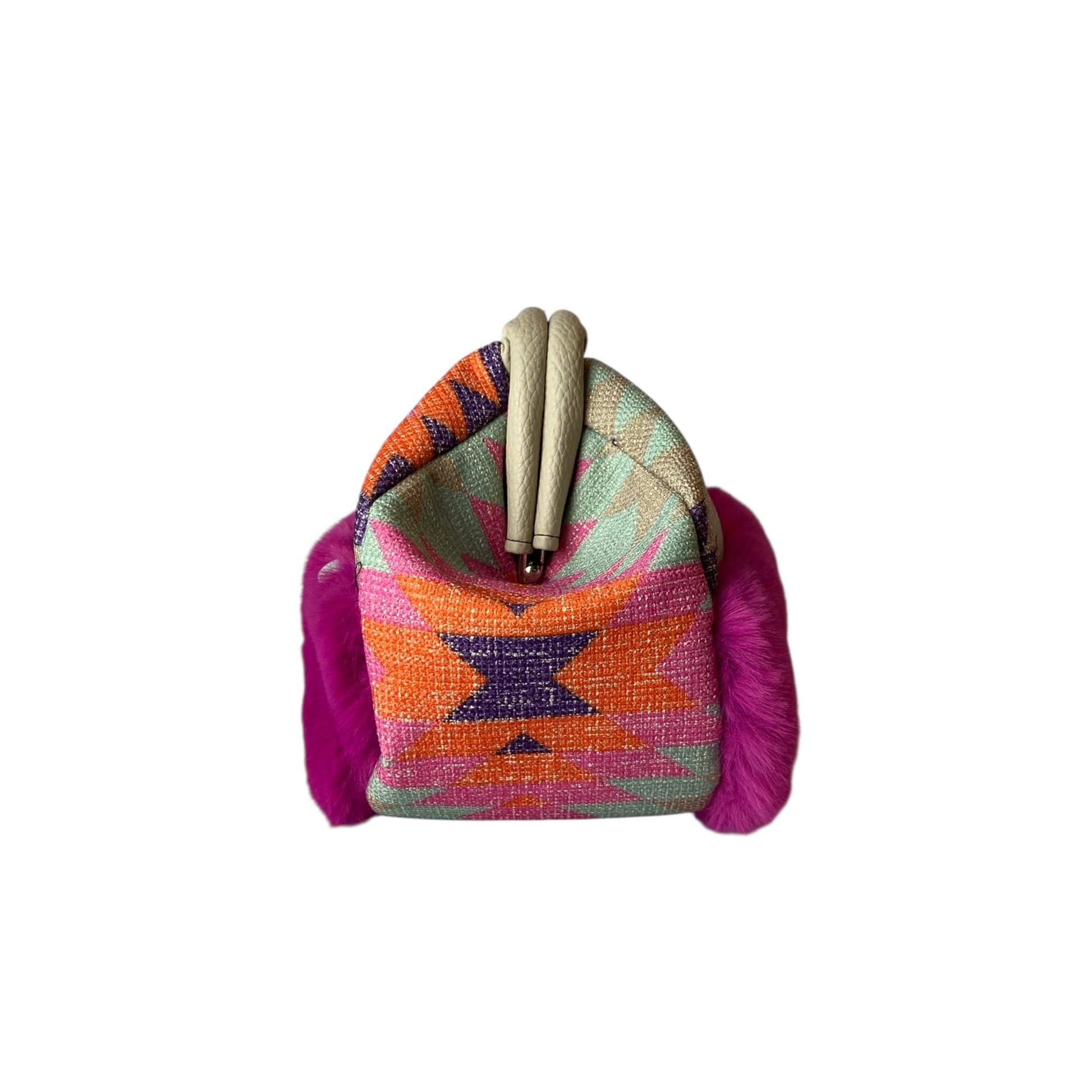 Fluffy pouch donna, per chi cerca un accessorio compatto ma ricco di carattere