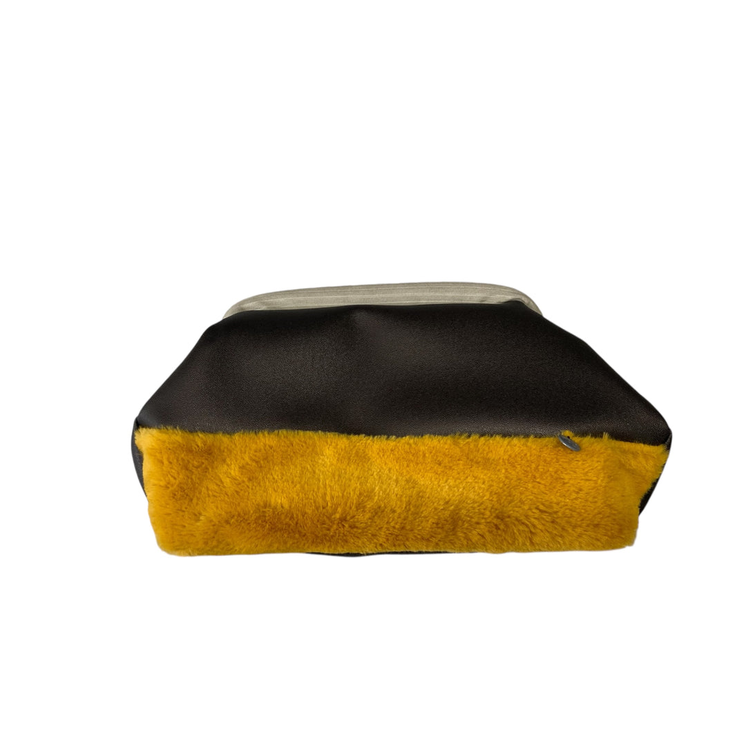 Fluffy pouch donna, per chi cerca un accessorio compatto ma ricco di carattere