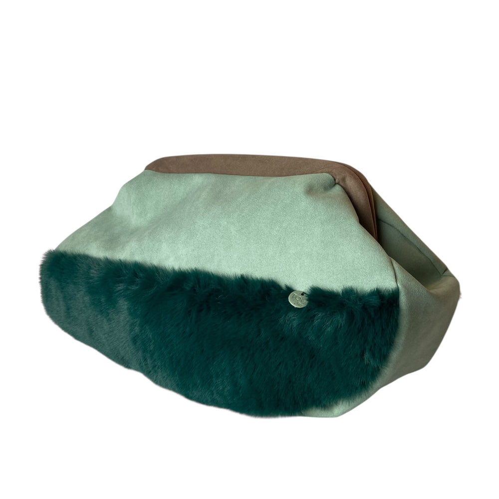 Fluffy pouch donna, per chi cerca un accessorio compatto ma ricco di carattere