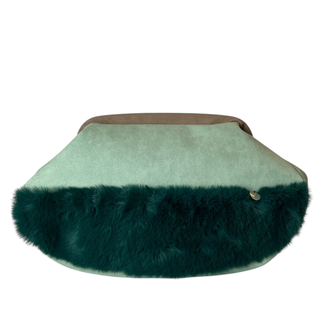 Fluffy pouch donna, per chi cerca un accessorio compatto ma ricco di carattere