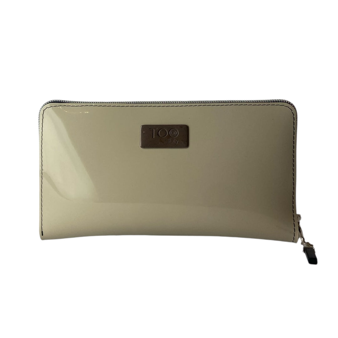 Portafoglio donna PVC e pelle vegan, con tasca interna con cerniera e scomparti per carte. Chiusura con zip, disponibile in due misure