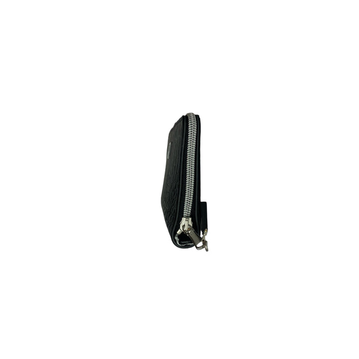 Portafoglio donna PVC e pelle vegan, con tasca interna con cerniera e scomparti per carte. Chiusura con zip, disponibile in due misure