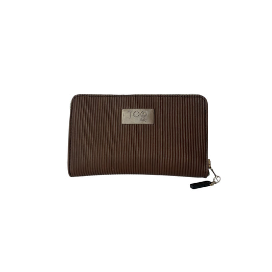 Portafoglio donna PVC e pelle vegan, con tasca interna con cerniera e scomparti per carte. Chiusura con zip, disponibile in due misure
