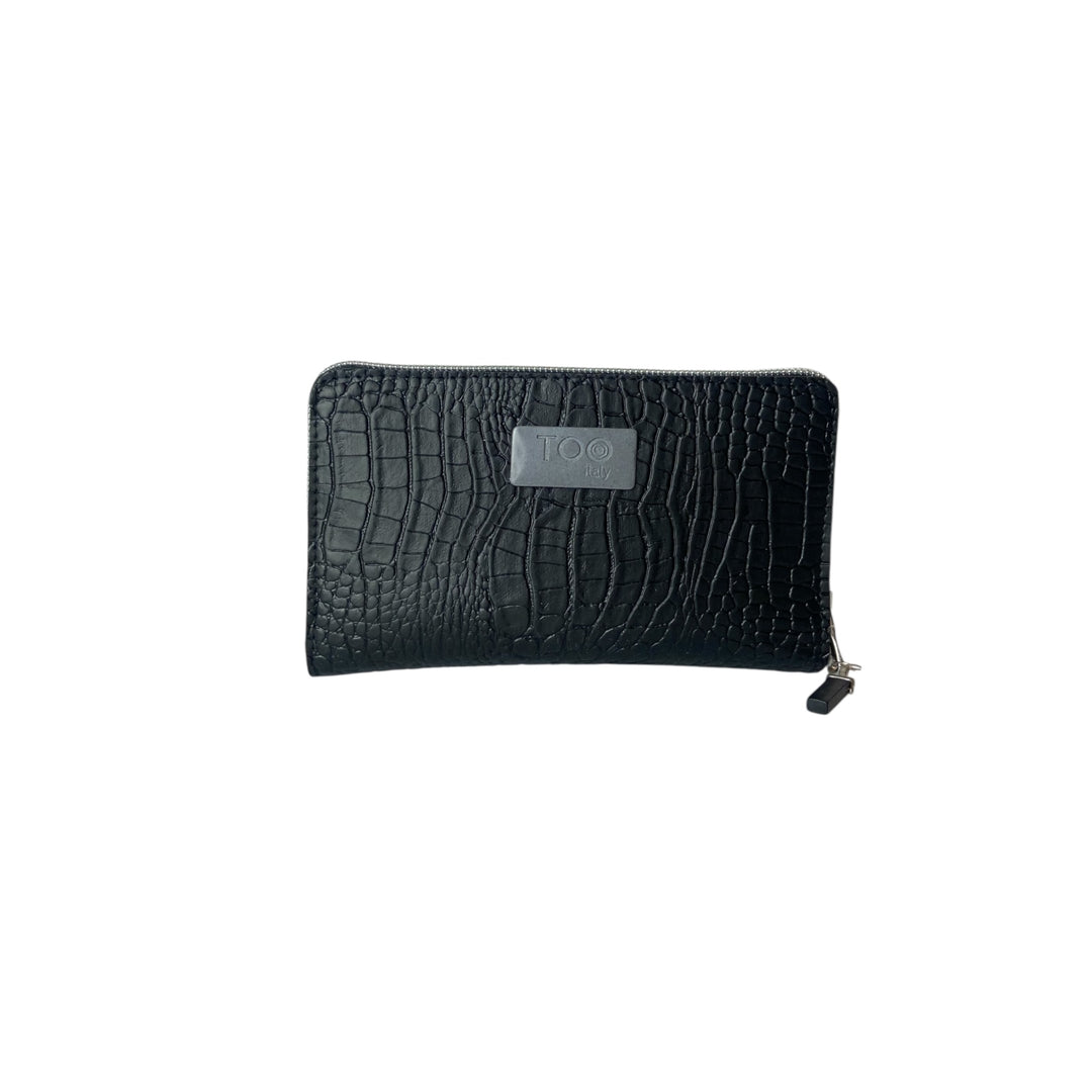 Portafoglio donna PVC e pelle vegan, con tasca interna con cerniera e scomparti per carte. Chiusura con zip, disponibile in due misure