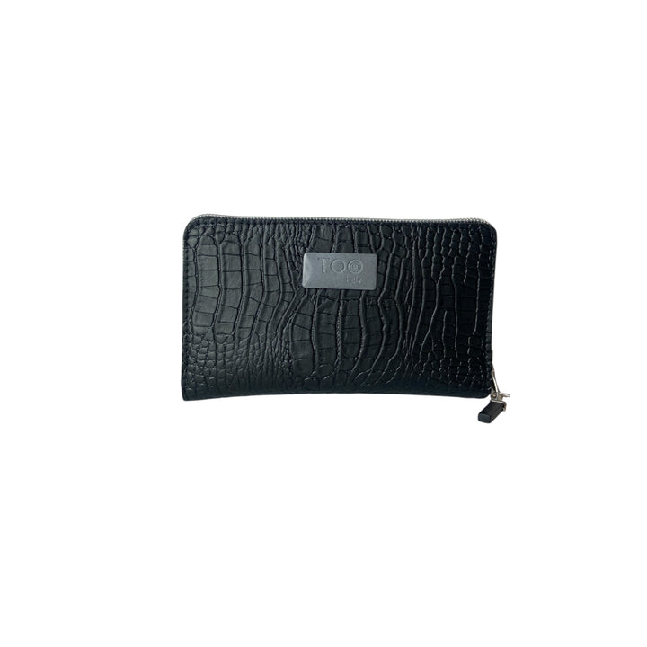 Portafoglio donna PVC e pelle vegan, con tasca interna con cerniera e scomparti per carte. Chiusura con zip, disponibile in due misure