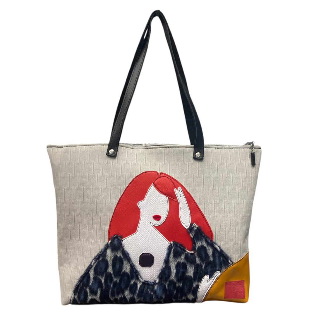 THE SIX MUSES è una capsule che non rappresenta uno stile, ma sei personalità, ogni modello è una Musa, un’energia, un carattere, un modo di stare al mondo.