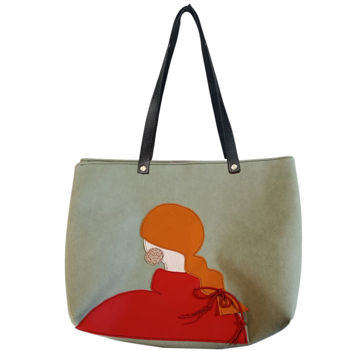 THE SIX MUSES è una capsule che non rappresenta uno stile, ma sei personalità, ogni modello è una Musa, un’energia, un carattere, un modo di stare al mondo.