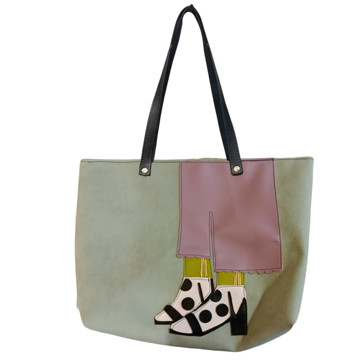 THE SIX MUSES è una capsule che non rappresenta uno stile, ma sei personalità, ogni modello è una Musa, un’energia, un carattere, un modo di stare al mondo.