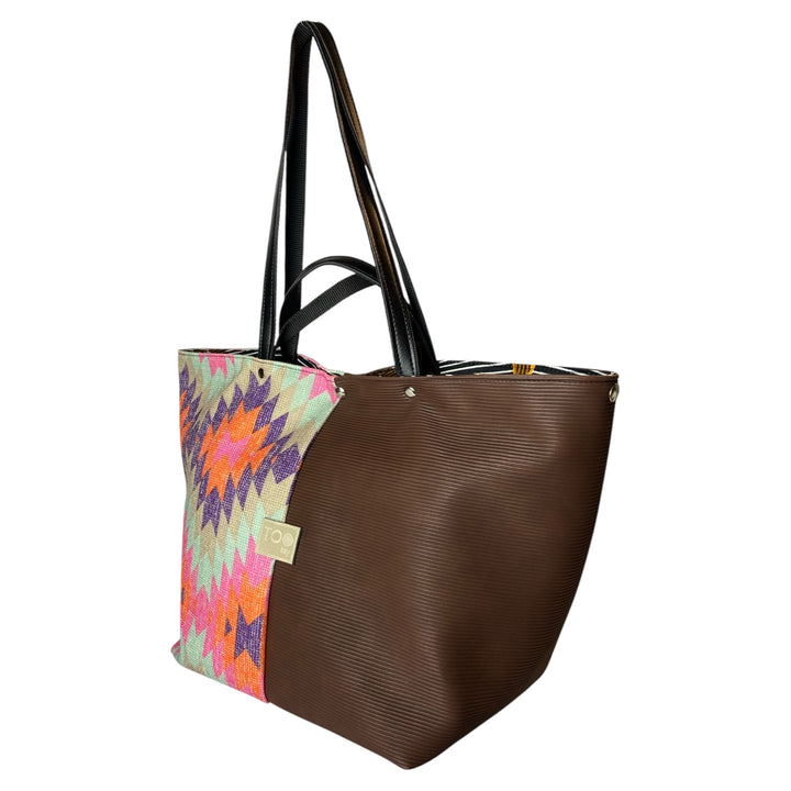 Tote, borsa a mano e a spalla ideale per chi cerca spazio, praticità e stile in un unico accessorio