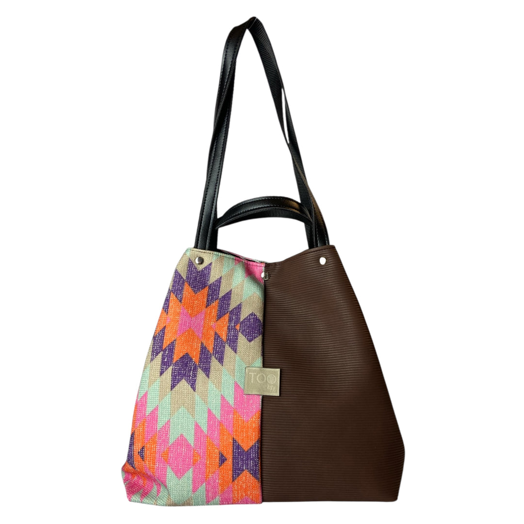 Tote, borsa a mano e a spalla ideale per chi cerca spazio, praticità e stile in un unico accessorio