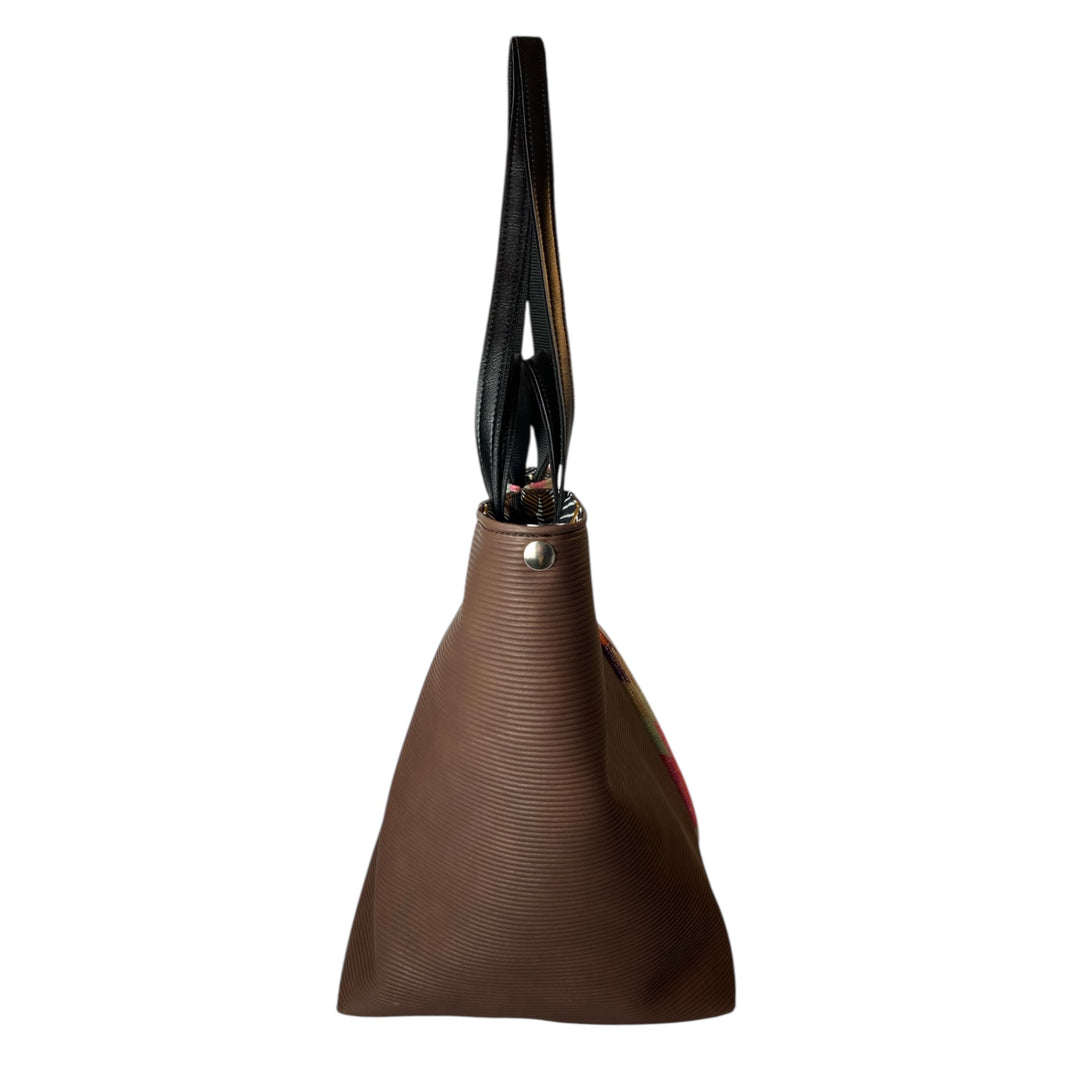 Tote, borsa a mano e a spalla ideale per chi cerca spazio, praticità e stile in un unico accessorio