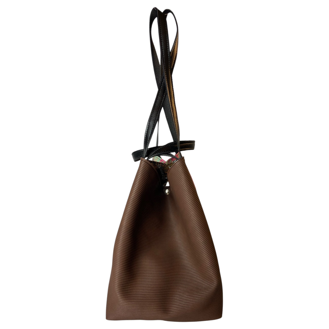 Tote, borsa a mano e a spalla ideale per chi cerca spazio, praticità e stile in un unico accessorio
