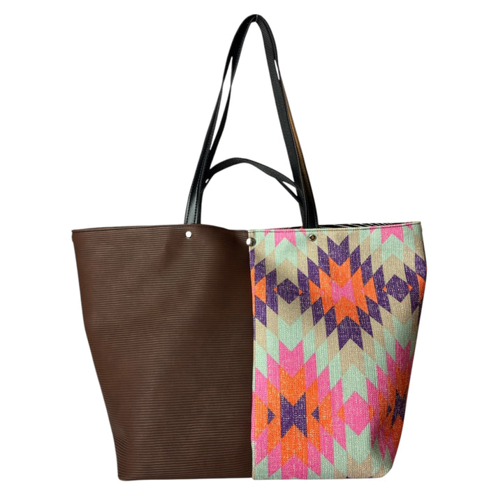 Tote, borsa a mano e a spalla ideale per chi cerca spazio, praticità e stile in un unico accessorio