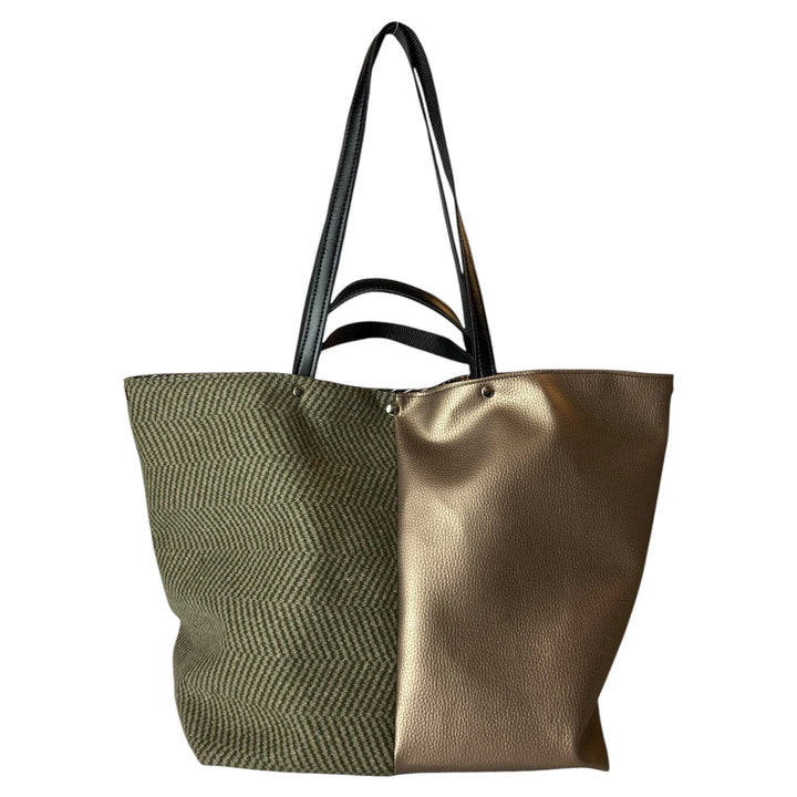 Tote, borsa a mano e a spalla ideale per chi cerca spazio, praticità e stile in un unico accessorio