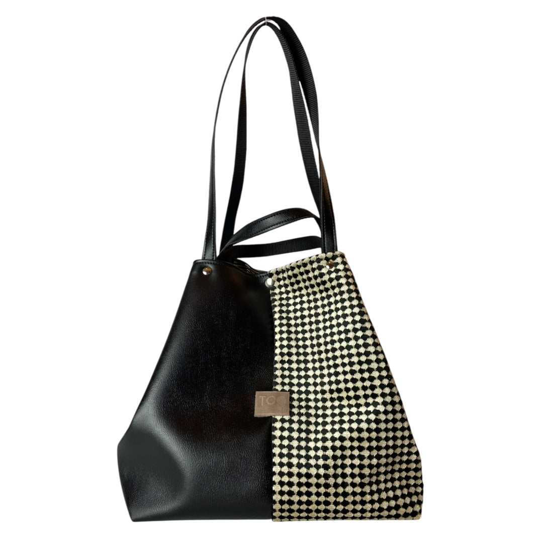 Tote, borsa a mano e a spalla ideale per chi cerca spazio, praticità e stile in un unico accessorio