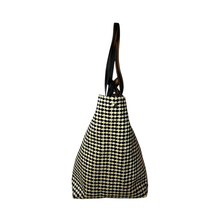 Tote, borsa a mano e a spalla ideale per chi cerca spazio, praticità e stile in un unico accessorio