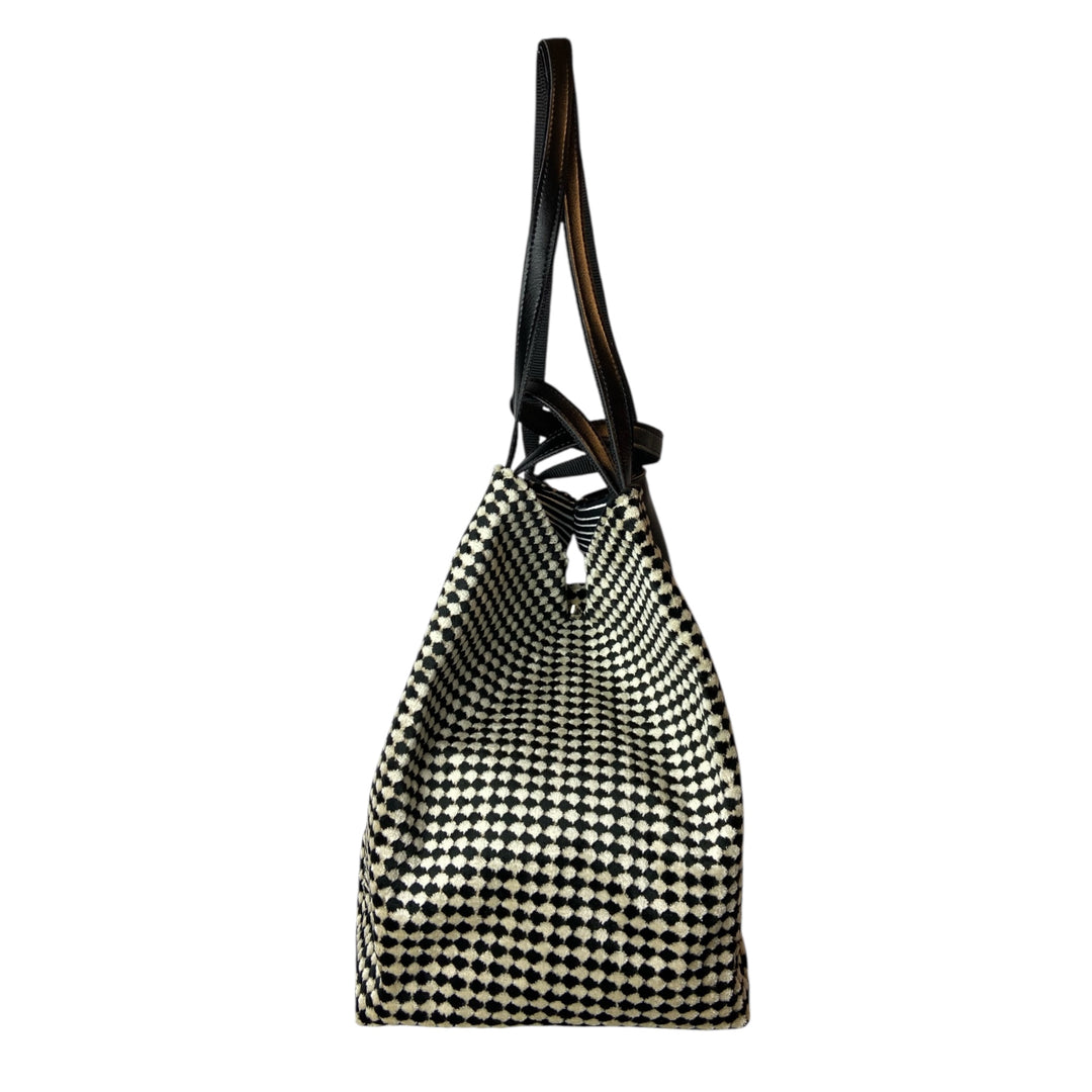Tote, borsa a mano e a spalla ideale per chi cerca spazio, praticità e stile in un unico accessorio