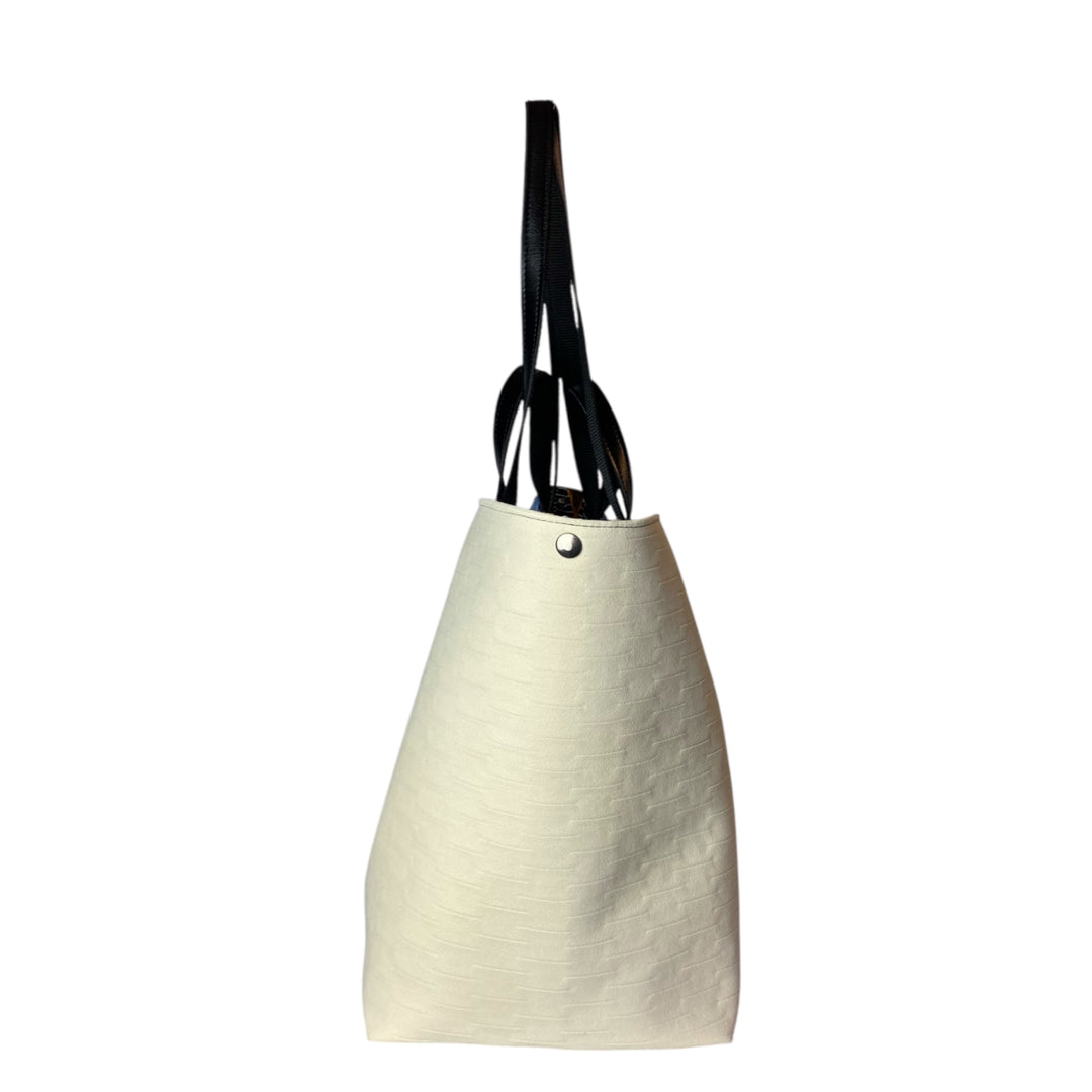 Tote, borsa a mano e a spalla ideale per chi cerca spazio, praticità e stile in un unico accessorio