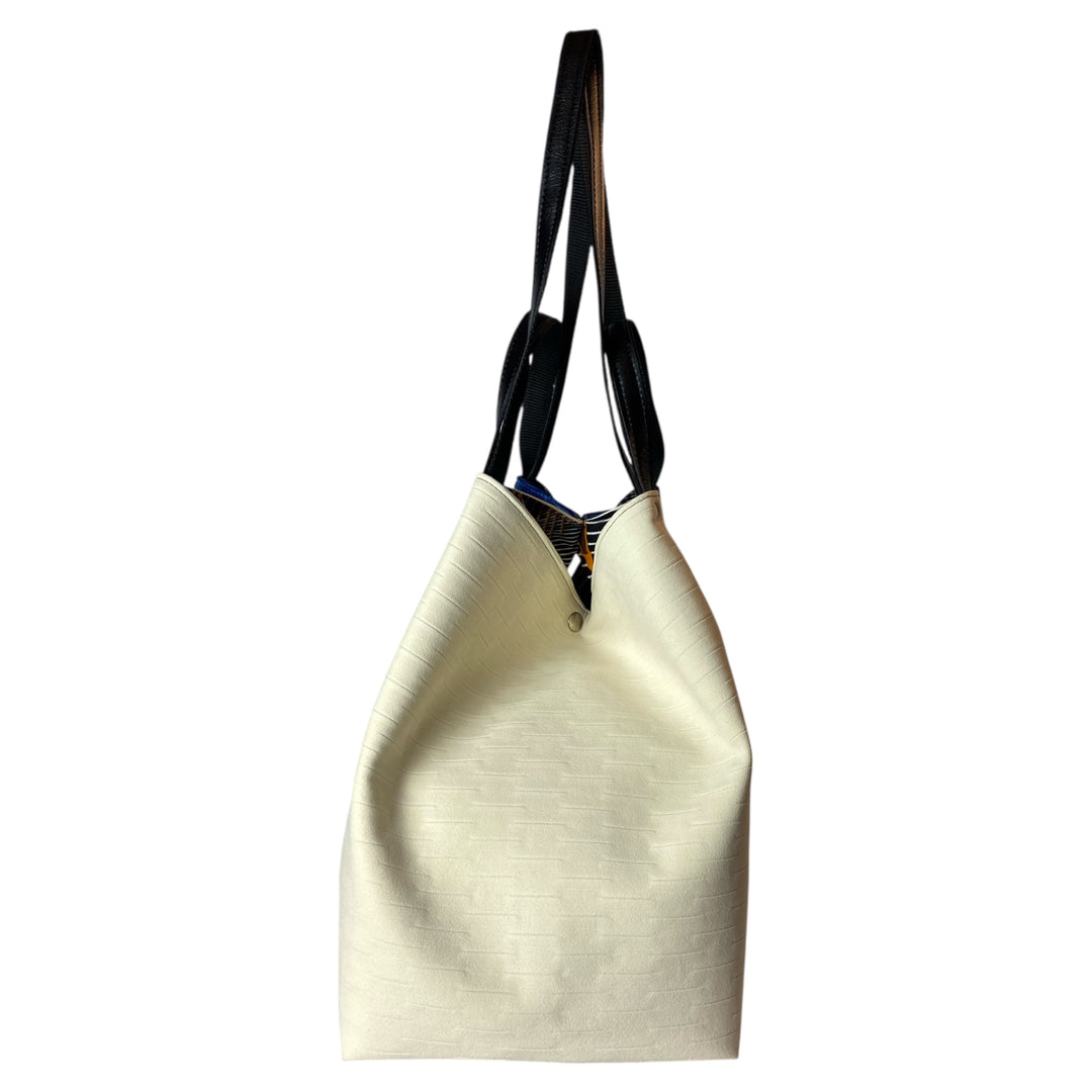 Tote, borsa a mano e a spalla ideale per chi cerca spazio, praticità e stile in un unico accessorio