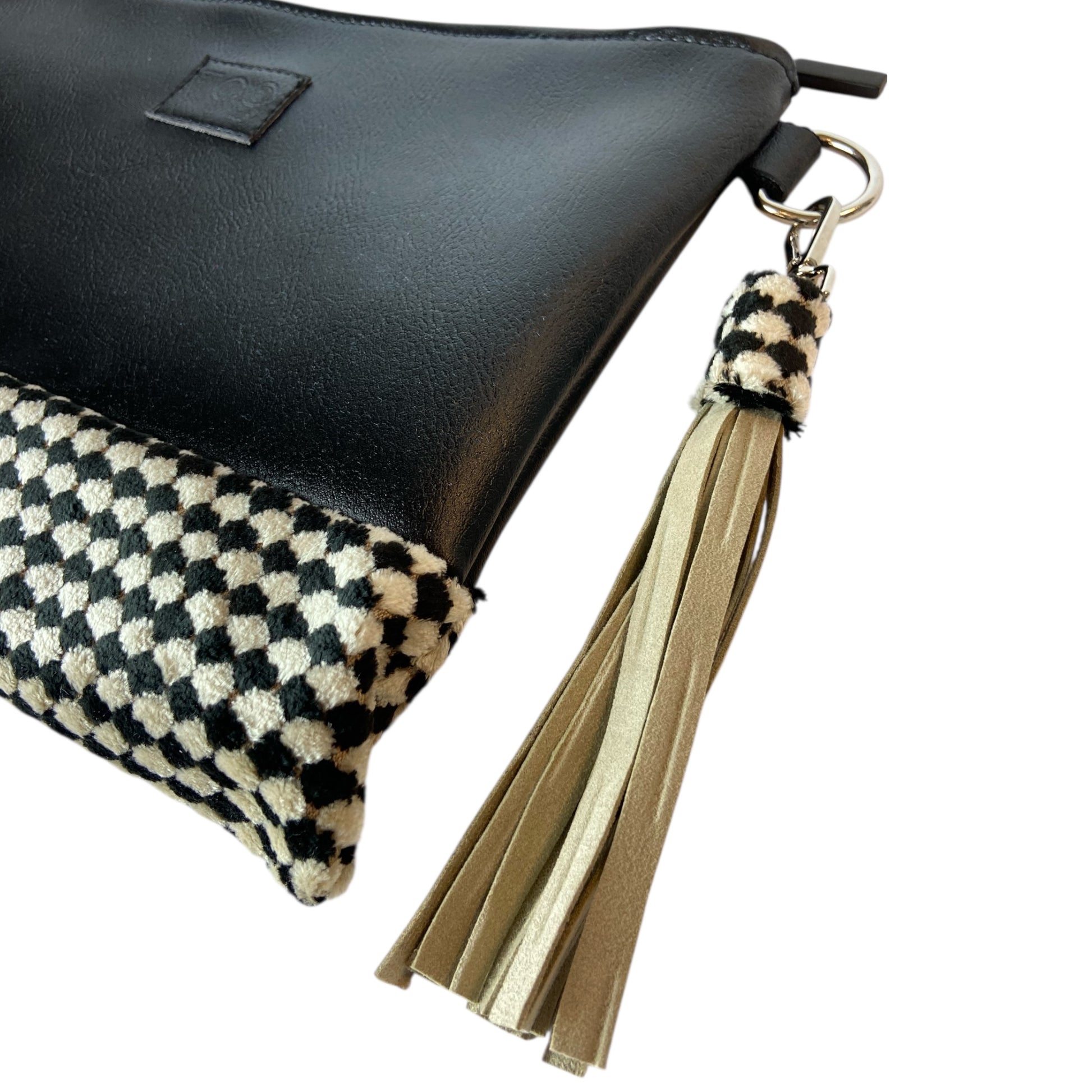 Tracollina di TOOitaly, pochette stile minimal ma ricercato, in pelle vegana e pelliccia sintetica o tessuti 100% circolari