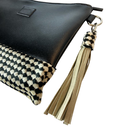 Tracollina di TOOitaly, pochette stile minimal ma ricercato, in pelle vegana e pelliccia sintetica o tessuti 100% circolari