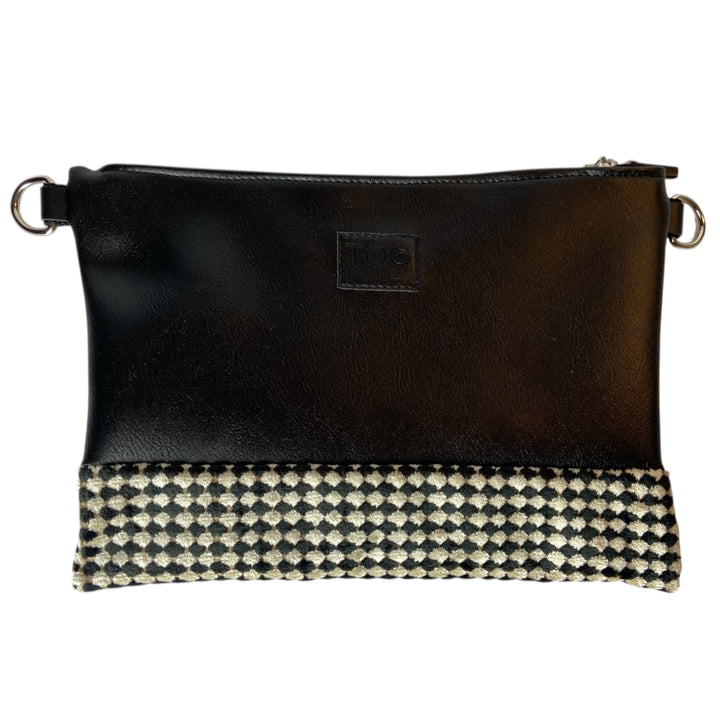 Tracollina di TOOitaly, pochette stile minimal ma ricercato, in pelle vegana e pelliccia sintetica o tessuti 100% circolari