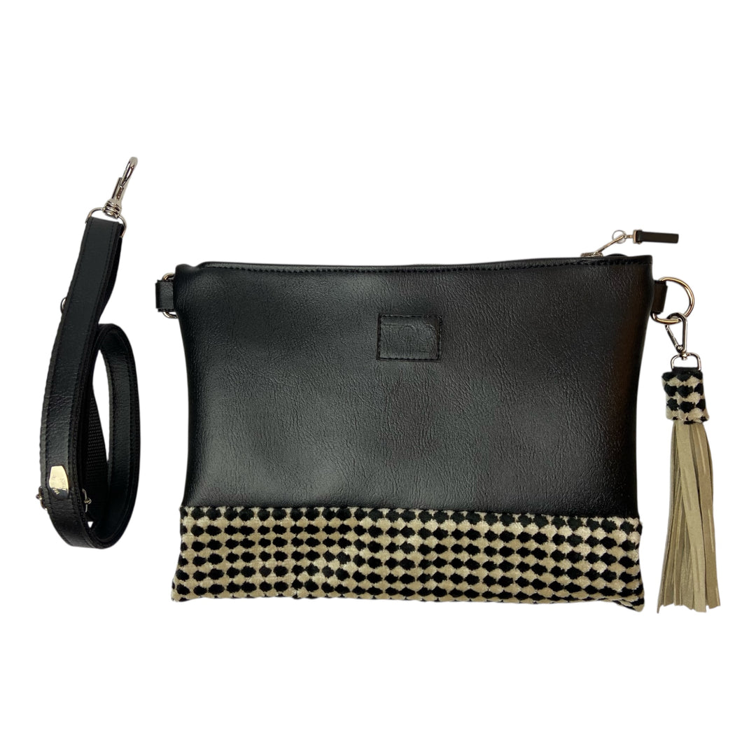 Tracollina di TOOitaly, pochette stile minimal ma ricercato, in pelle vegana e pelliccia sintetica o tessuti 100% circolari