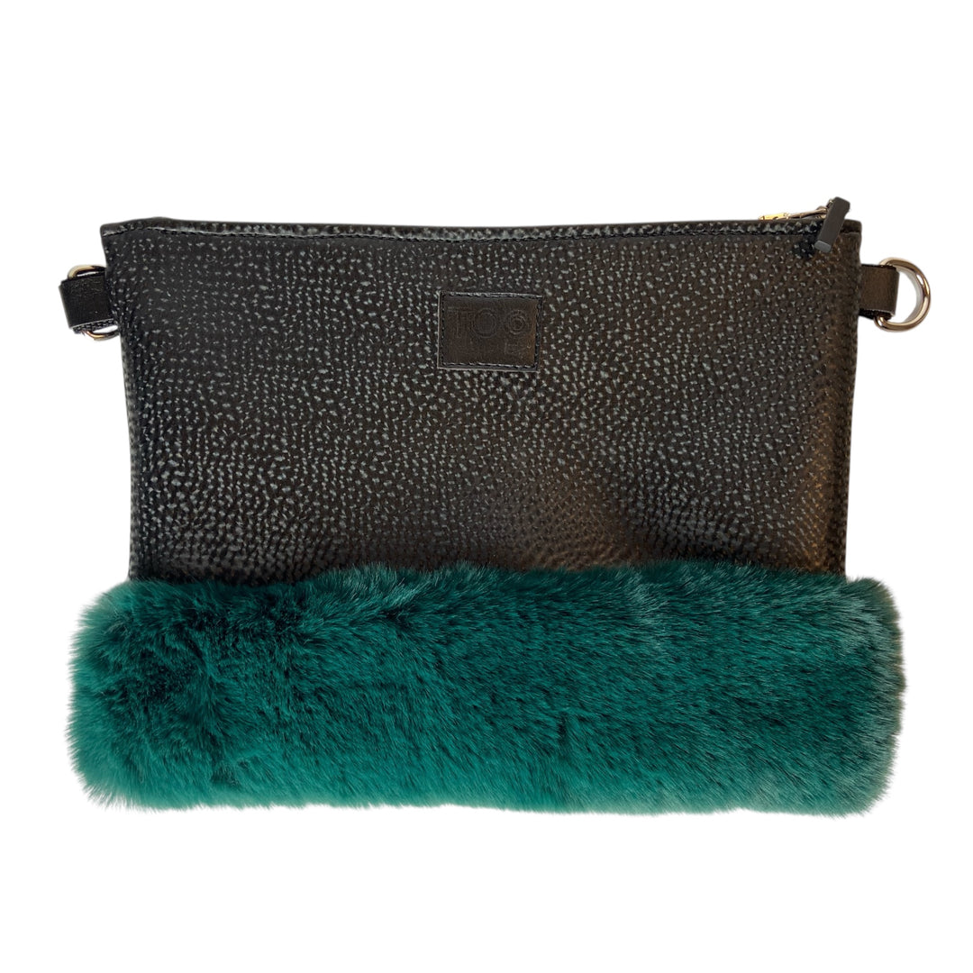 Tracollina di TOOitaly, pochette stile minimal ma ricercato, in pelle vegana e pelliccia sintetica o tessuti 100% circolari