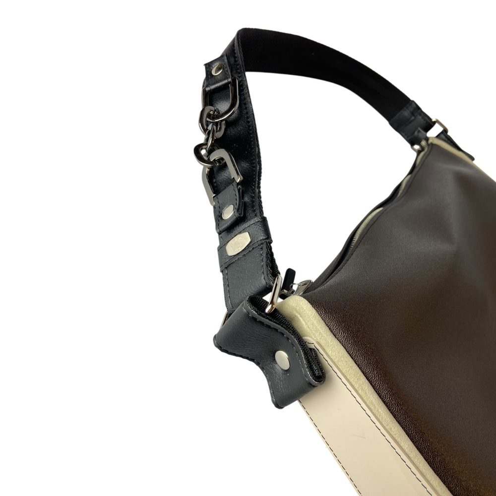 Hobo Trapezio, borsa a spalla capiente con un design morbido e avvolgente senza rinunciare alla funzionalità