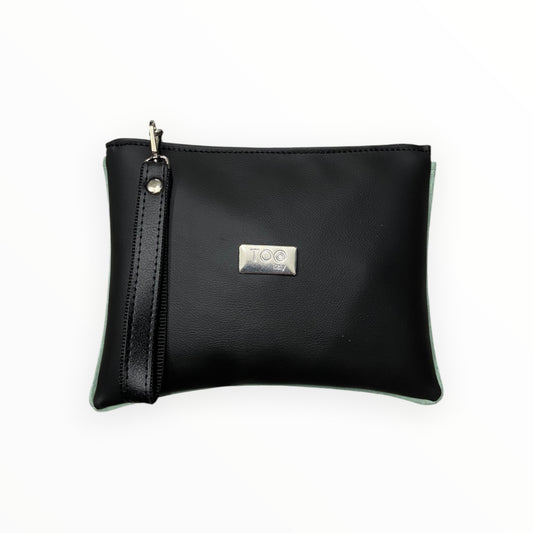Pochette unisex nera TOOitaly in pelle  artificiale con etichetta metallica frontale