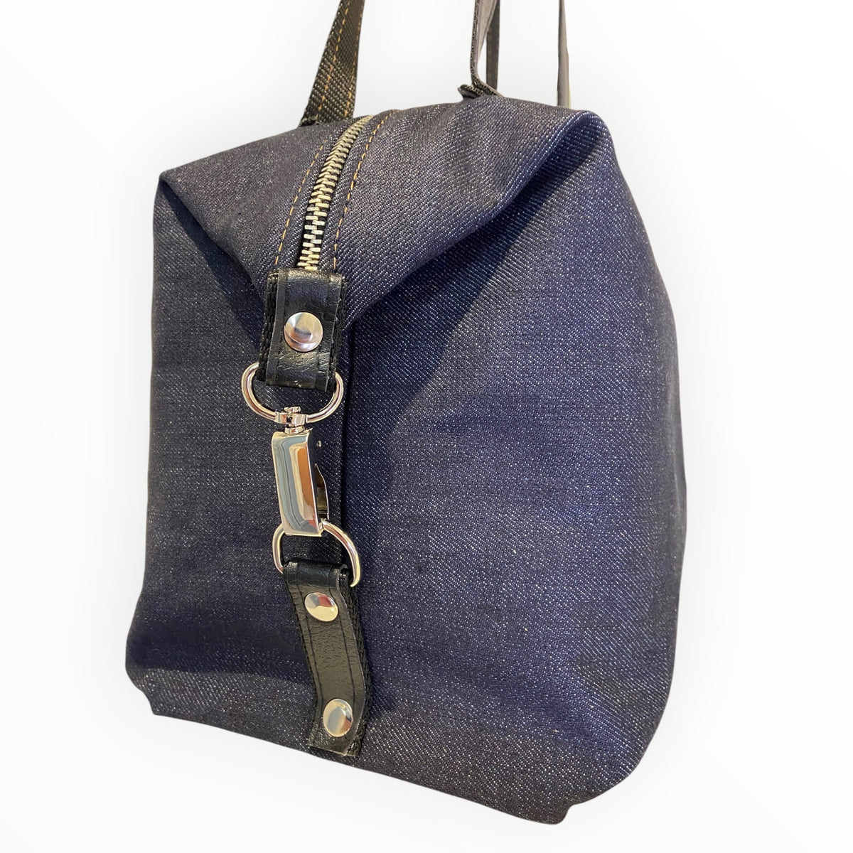 Dettaglio moschettone laterale del bauletto TOOitaly