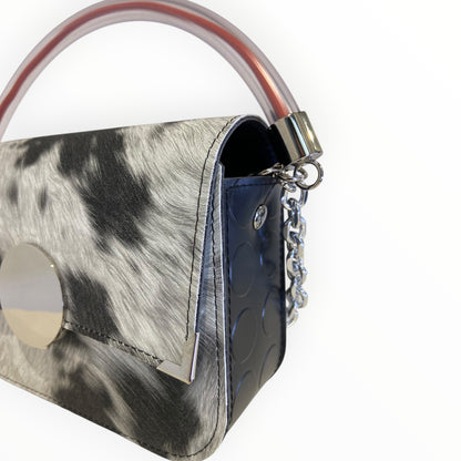 Borsa Chicca XL TOOitaly effetto muccato in tessuto impermeabile serigrafato con manico tubolare trasparente anima rossa e tracolla a catena.