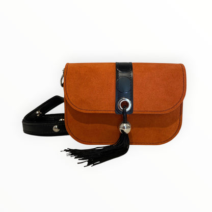  Chicca Mini Mattone in Alcantara color mattone con fascia in PVC, occhiello e decorazione pendente