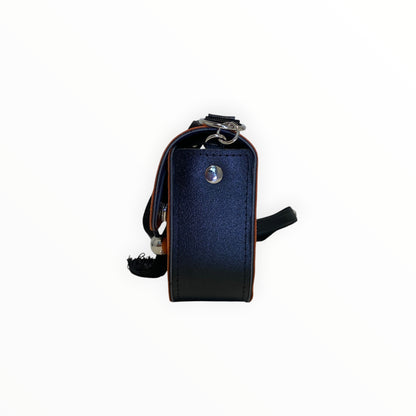 Vista laterale della borsa Chicca Mini TOOitaly in Alcantara mattone e PVC nero