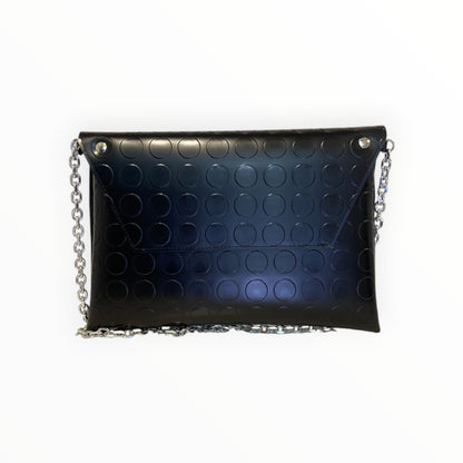 Borsa clutch in PVC bullonato vista laterale