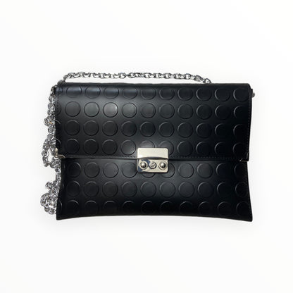 Clutch nera in PVC bullonato con chiusura a tuc