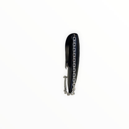 Clutch bullonata nera vista laterale