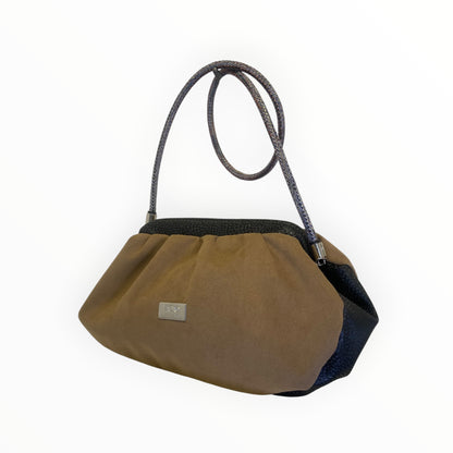 Borsa a spalla Fluffy TOOitaly in Alcantara sabbia e pelle artificiale nera con tracolla

