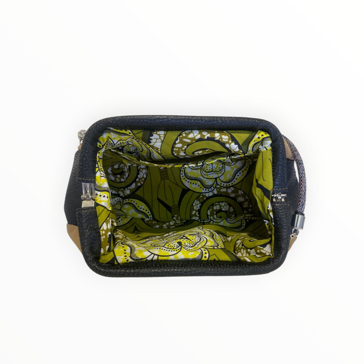 Interno della borsa Fluffy TOOitaly rivestito in cotone originale africano fantasia verde
