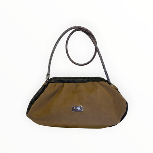 Borsa Fluffy TOOitaly dettaglio in Alcantara sabbia e pelle artificiale nera effetto diamantato
