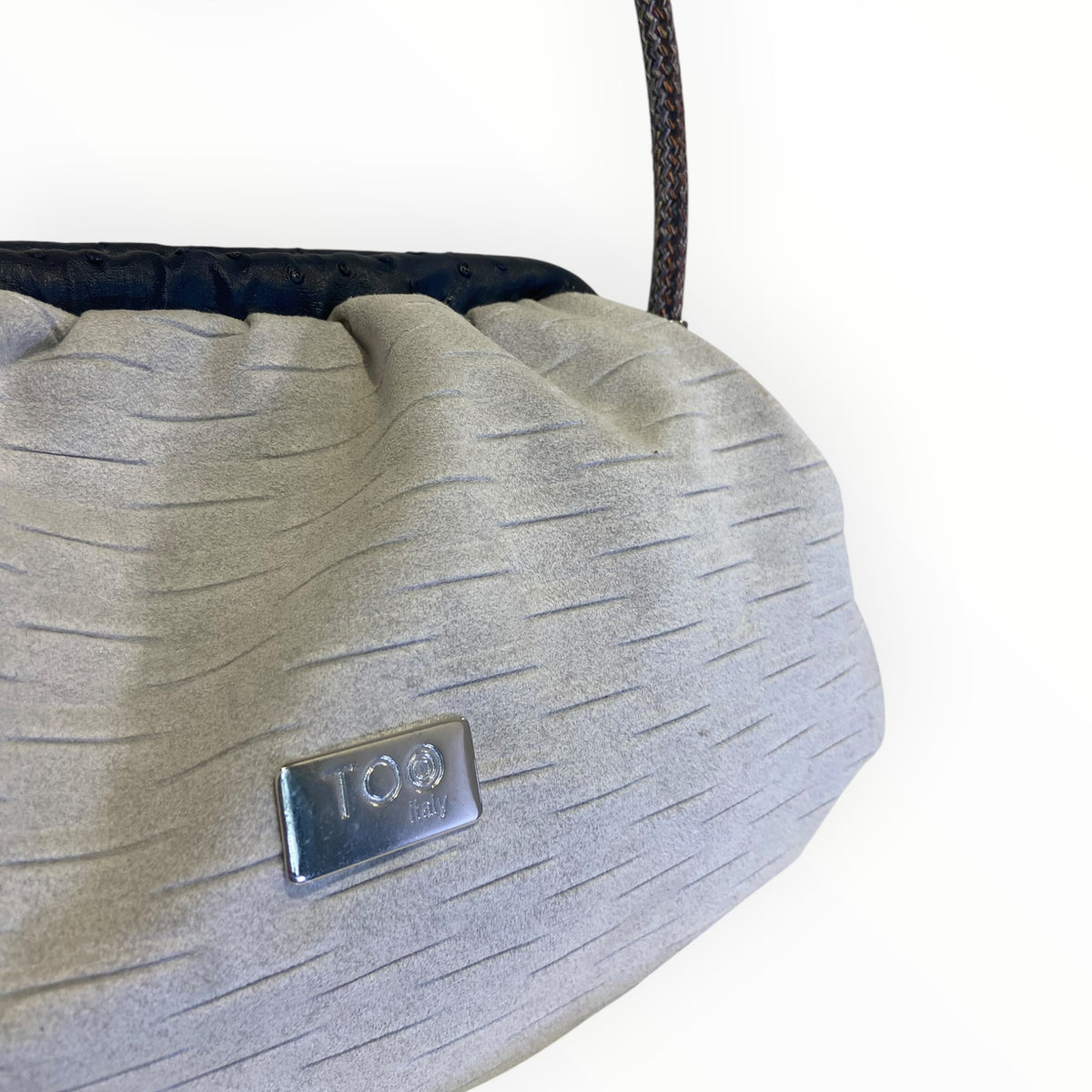 Vista dettaglio borsa artigianale Fluffy TOOitaly in Alcantara color ghiaccio 