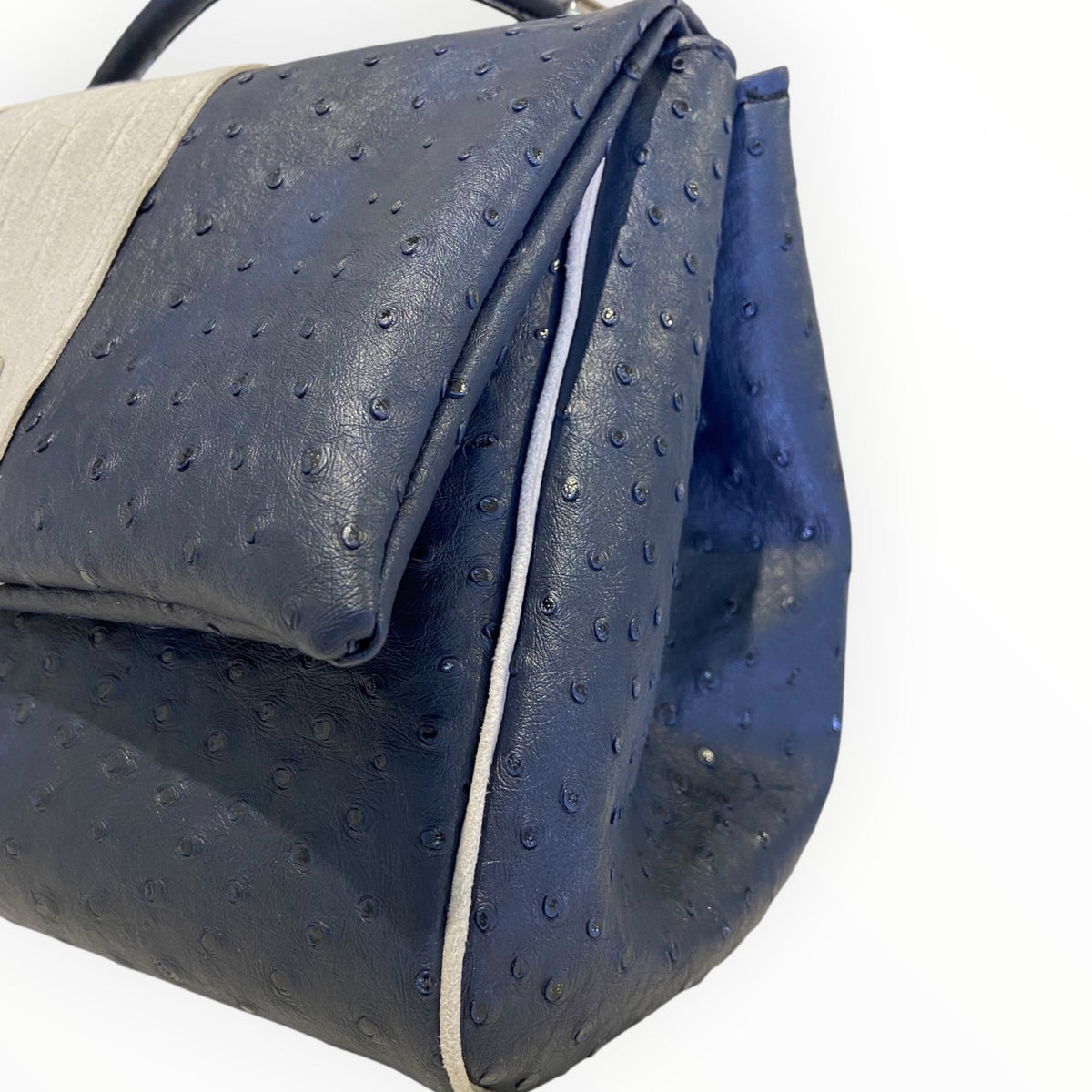 Dettaglio Alcantara ghiaccio borsa Miura Maxi
