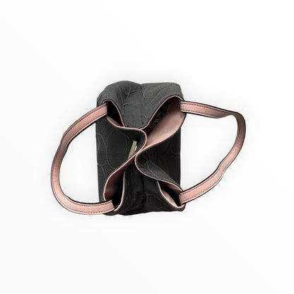 interno borsa tote grigia con Alcantara rosa e cotone africano

