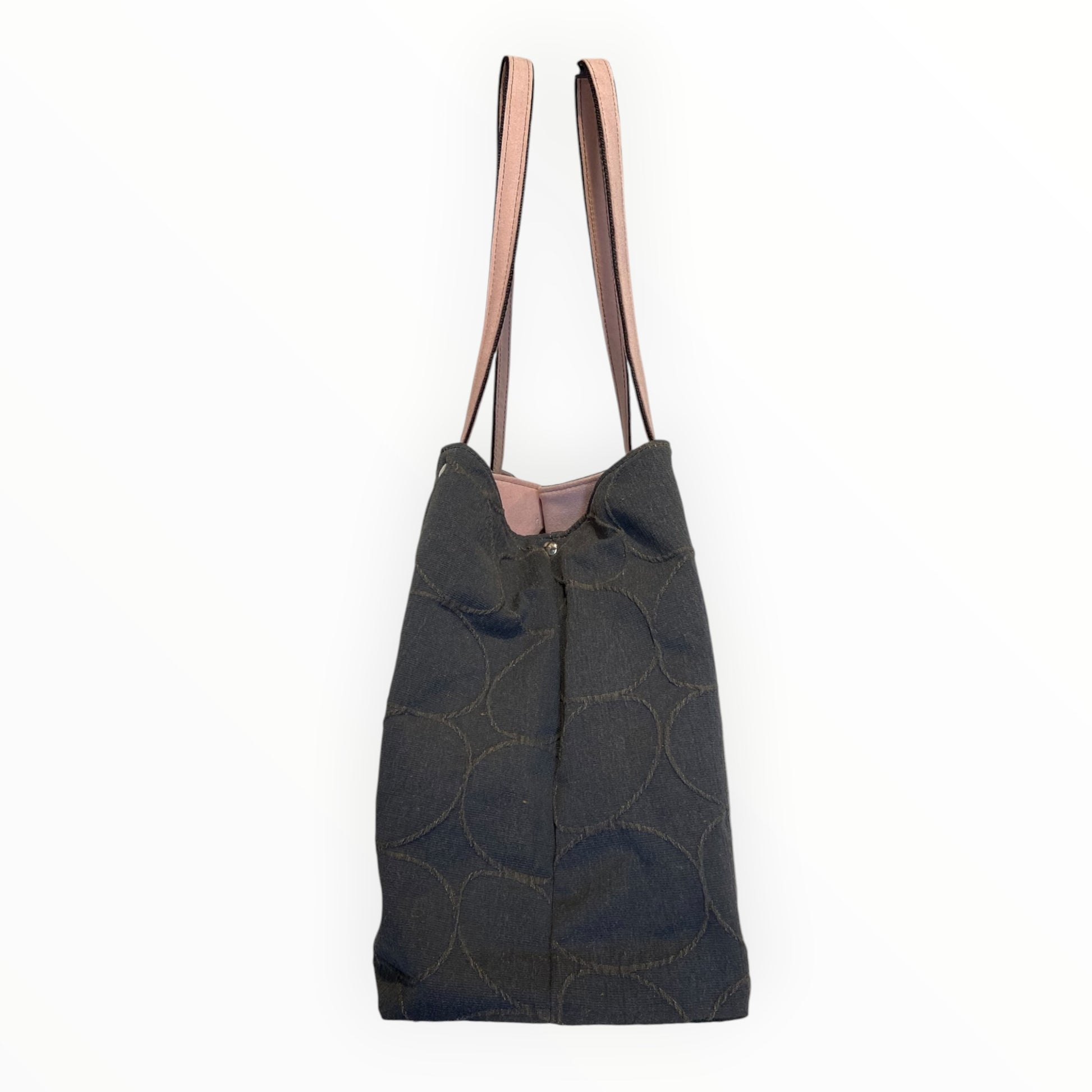 
Borsa tote grigia con cerchi asimmetrici a rilievo

