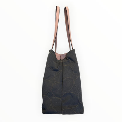 
Borsa tote grigia con cerchi asimmetrici a rilievo

