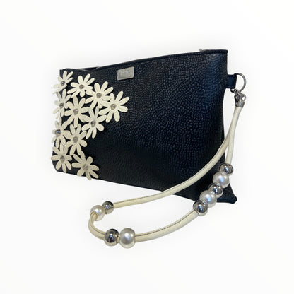 Pochette nera TOOitaly con decorazione di fiori in Alcantara e laccio da polso