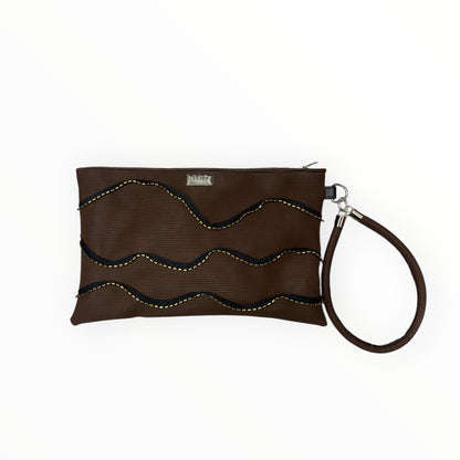 Pochette Maxi TOOitaly marrone in pelle artificiale rigatino con decorazione ondulata