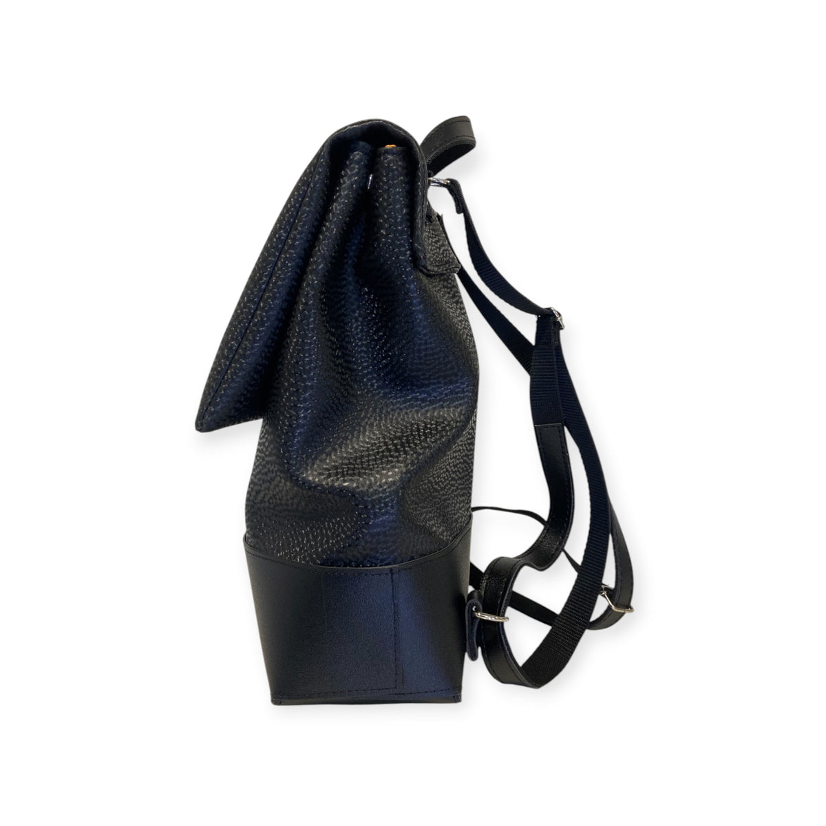 Zaino donna nero Tre Terzi con base in PVC satinato