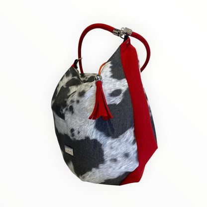 Borsa a spalla Hobo in tessuto effetto cavallino con manico rosso in Alcantara